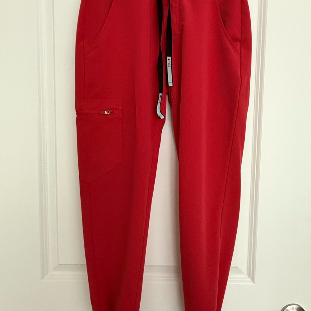 FIGS Zamora Joggers – Limited Edition Hot Coral (Red) XSP
